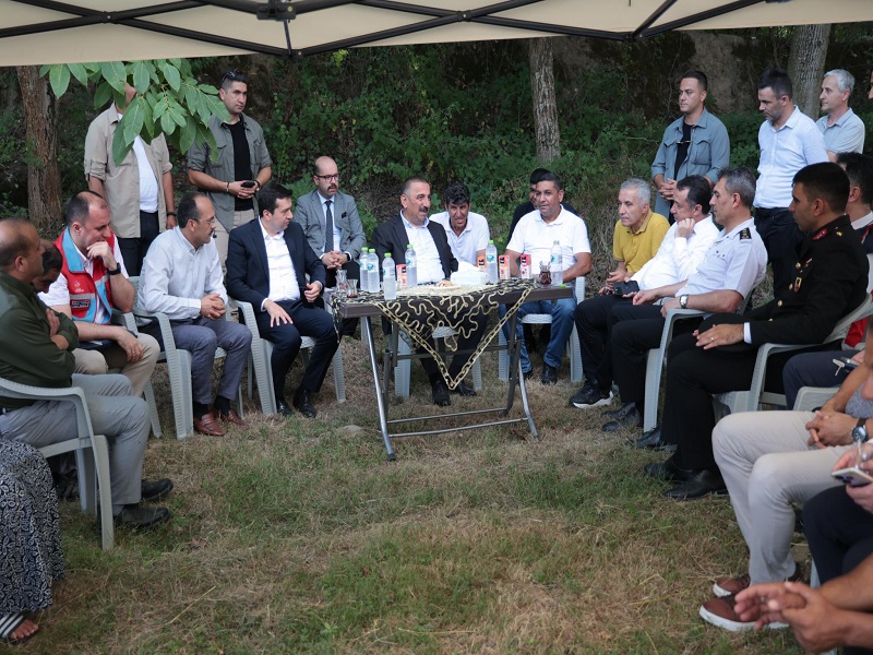 Valimiz Osman Hacıbektaşoğlu Çaydeğirmeni’nde Roman Vatandaşlarımızla Bir Araya Geldi