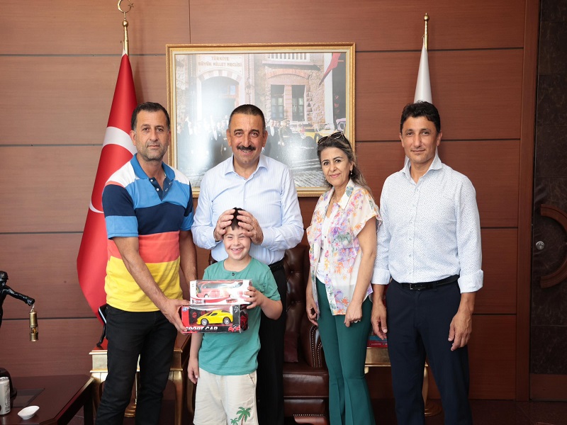 Valimiz Osman Hacıbektaşoğlu'na Madenci Korosu Yönetimi ve Bıyıklı Ailesinden Ziyaret