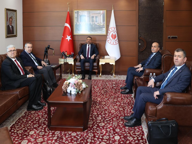 Vali Osman Hacıbektaşoğlu, Kardemir Genel Müdürü Dr. Dursun Ali Yaşacan ve Beraberindeki Heyeti Kabul Etti